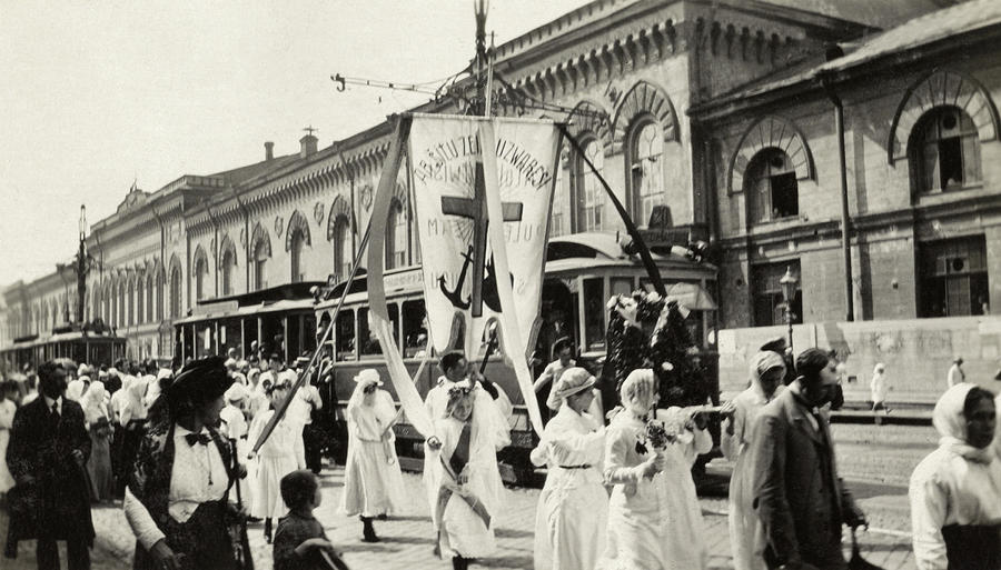 1917 c. Крестный ход 1917г в новочеркасске. Крестный ход кремль 9 мая 1918. 1 пенни 1935 года — австралия. 25 канадских центов 1917.