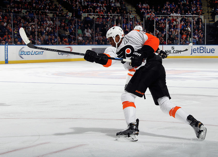 Wayne Simmonds Photograph - Philadelphia Flyers V New York Islanders #3 by Bruce Bennett