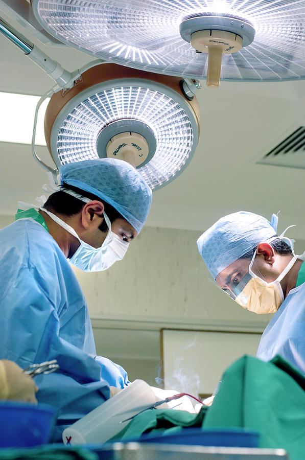 Surgeons Operating Photograph By Jim Varney Science Photo Library Fine Art America