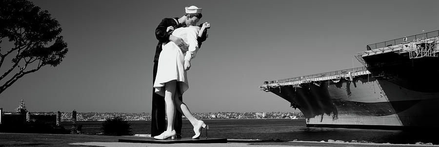 The Kiss Between A Sailor And A Nurse Photograph by Panoramic Images ...