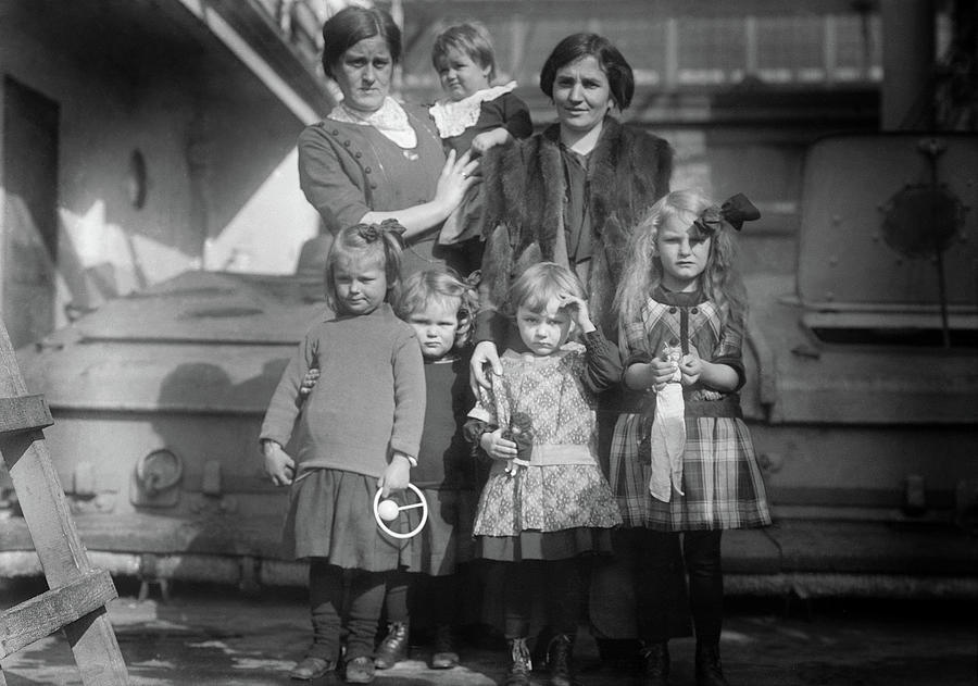 Wwi Refugees, C1914 Photograph by Granger - Fine Art America