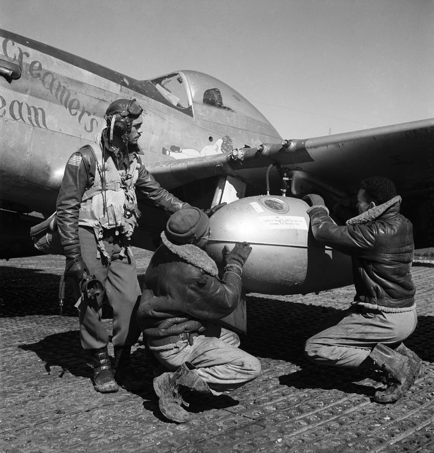 Wwii Tuskegee Airmen 1945 Photograph By Granger Pixels