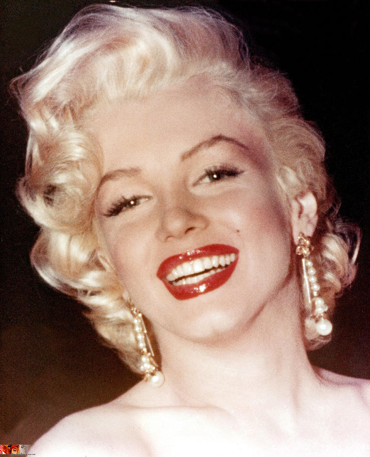 Marilyn Monroe Photograph by Kenword Maah - Fine Art America