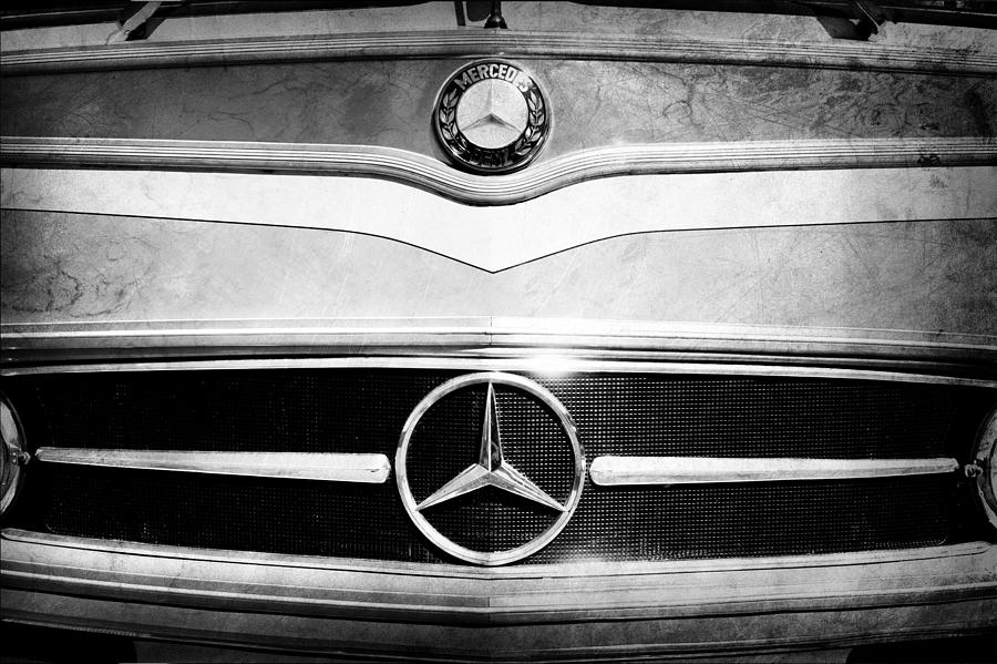 1961 Mercedes-Benz Type O321H Bus Grille Emblem #4 Photograph by Jill Reger