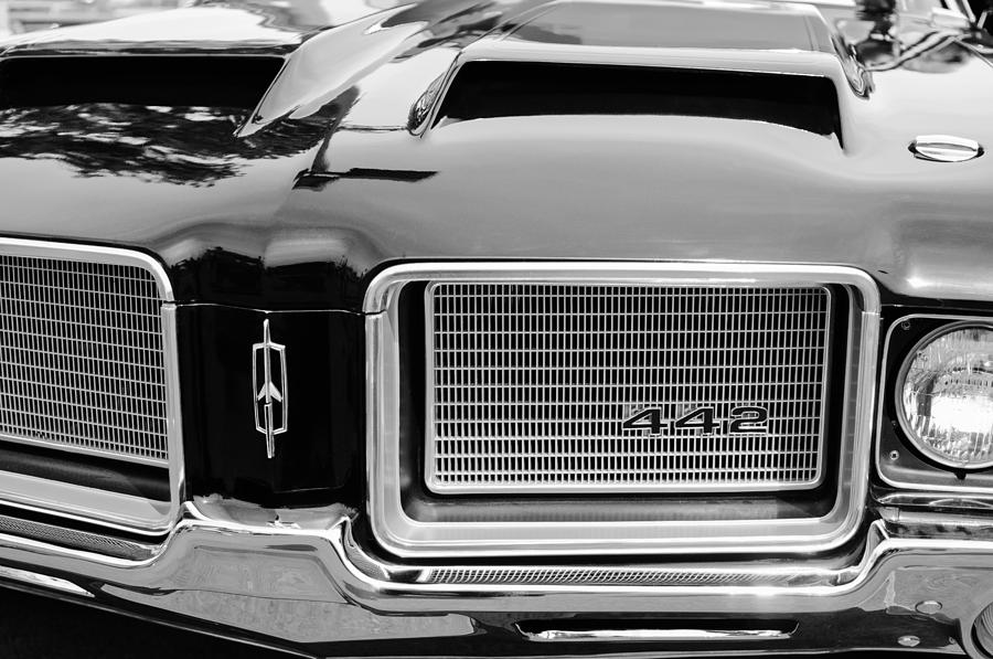 Car Photograph - 1972 Oldsmobile 442 Grille Emblem #4 by Jill Reger