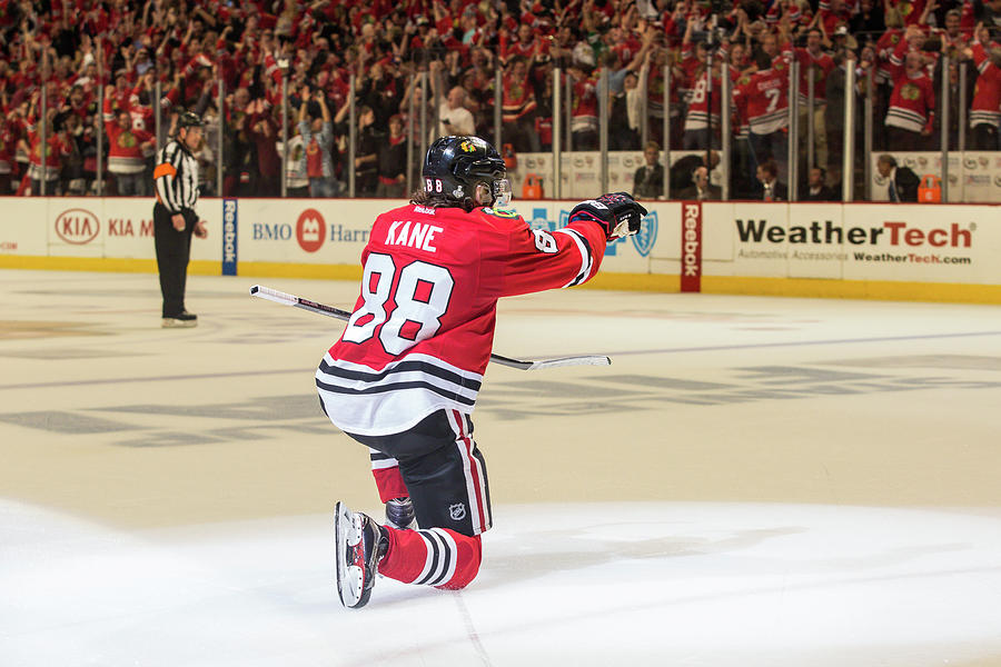 Patrick Kane Photograph - 2015 Nhl Stanley Cup Final - Game Six #4 by Bill Smith