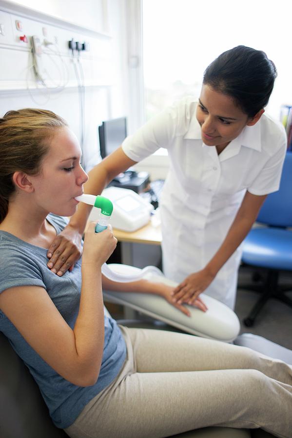 Breathing Assessment Photograph by Science Photo Library