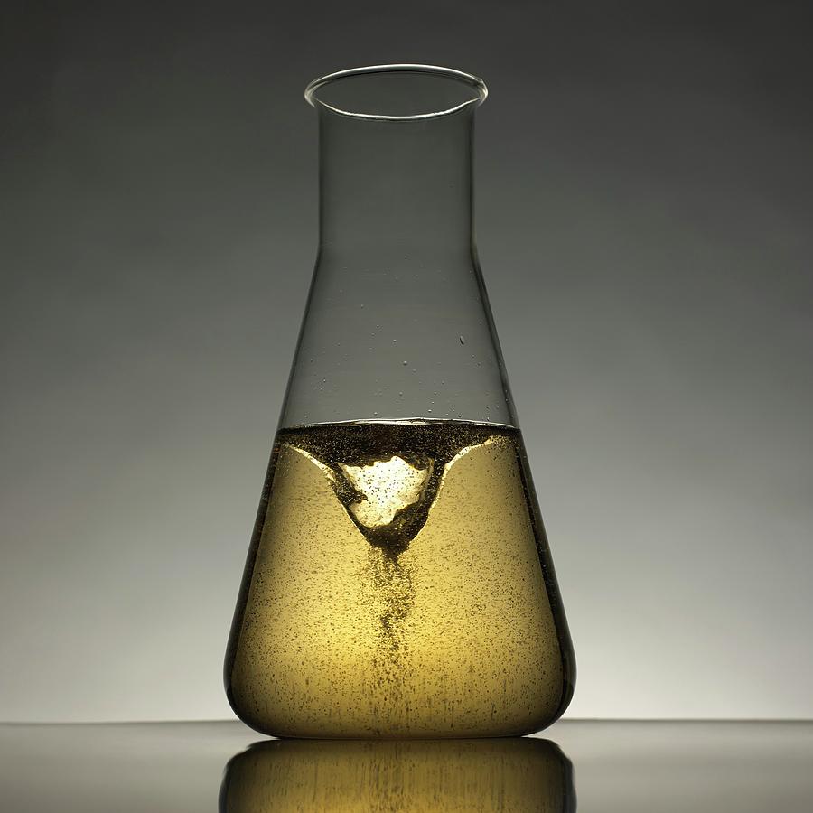 Briggs-rauscher Oscillating Reaction #4 Photograph by Science Photo Library