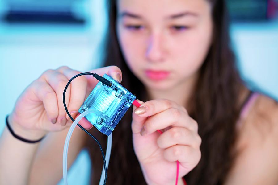 Girl Testing Proton Exchange Membrane Cell #4 Photograph by Wladimir Bulgar/science Photo Library