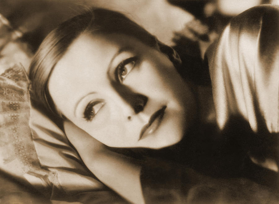 Greta Garbo, Hollywood Movie Star #4 Photograph by Photo Researchers