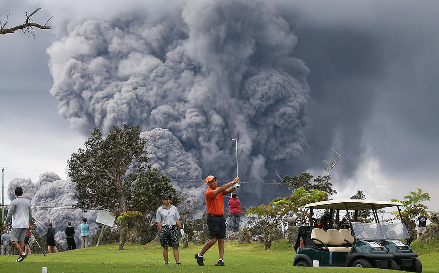 Hawaiis Kilauea Volcano Erupts Forcing #4 Photograph by Mario Tama