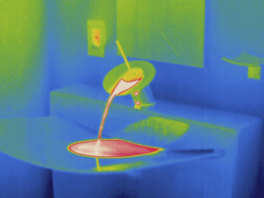 Hot Running Water, Thermogram #4 Photograph by Science Stock Photography