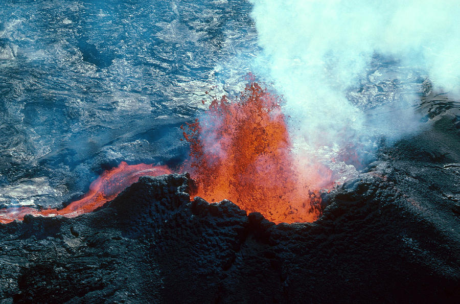 Kilauea Volcano Erupting, Hawaii #4 Photograph by Soames Summerhays