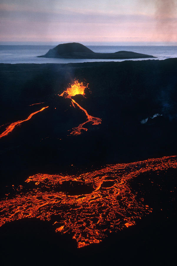 Volcanic Eruption On Surtsey #4 Photograph by Ragnar Larusson