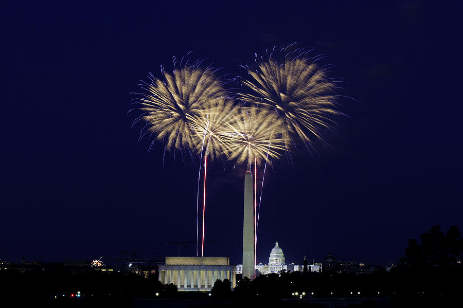 4th of July fireworks Photograph by David Freuthal