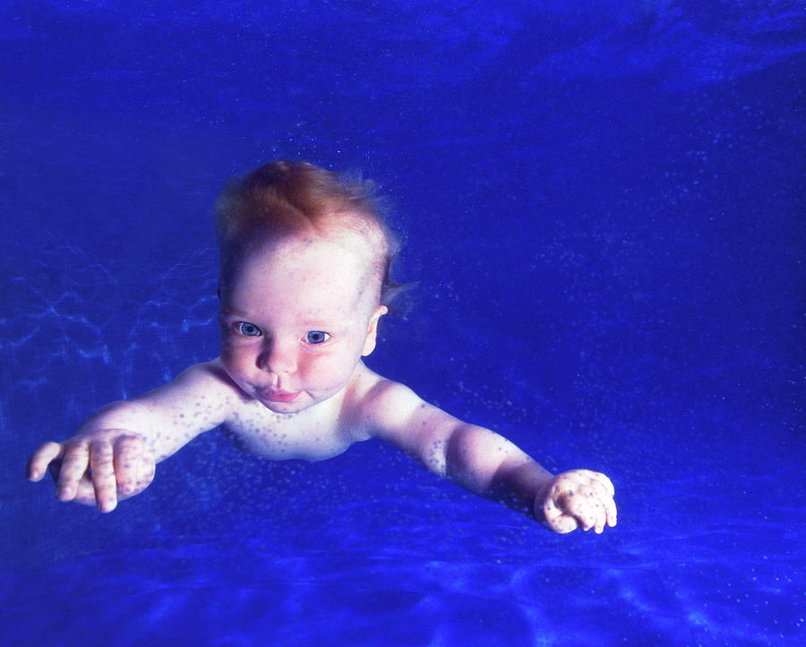 Baby Swimming Underwater Photograph by Christine Hanscomb/science Photo ...