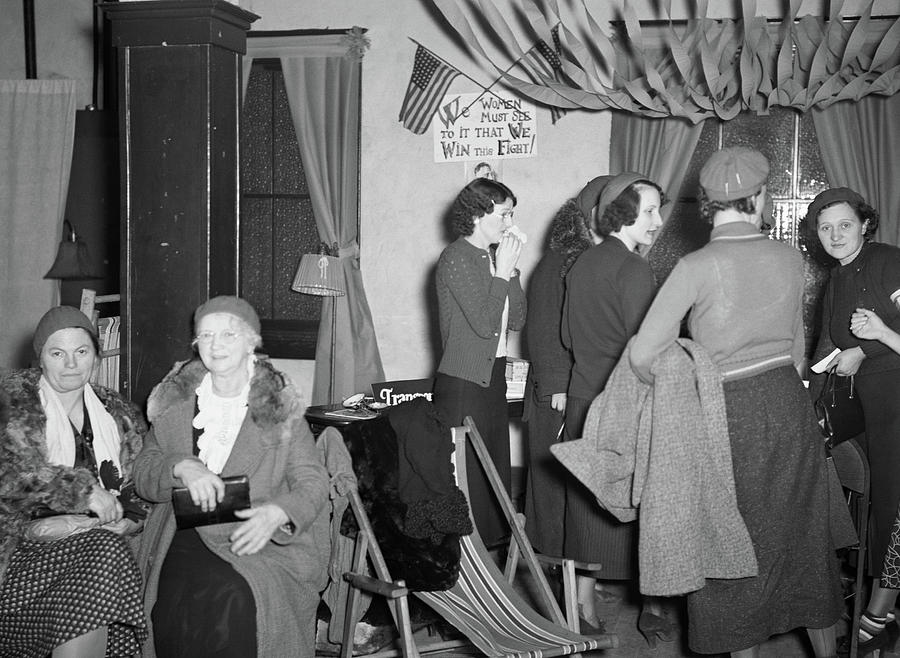 Flint Sit Down Strike, 1937 Photograph by Granger - Fine Art America