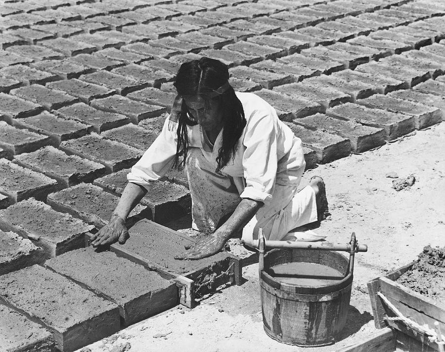 Indians Making Adobe Bricks #4 Photograph by Underwood Archives Onia