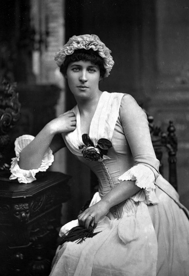 Lily Photograph - Lillie Langtry (1852-1929) #5 by Granger