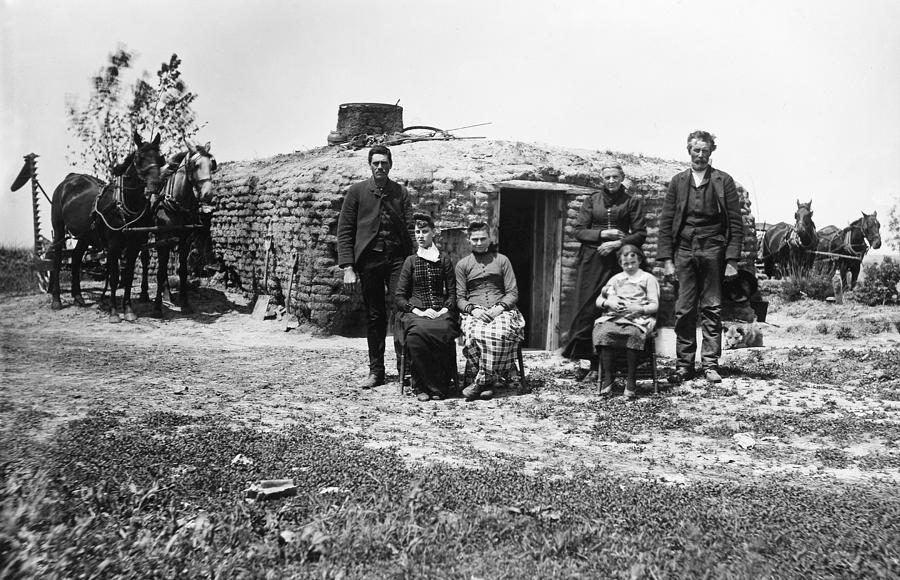 Nebraska Settlers, 1887 #5 Photograph by Granger