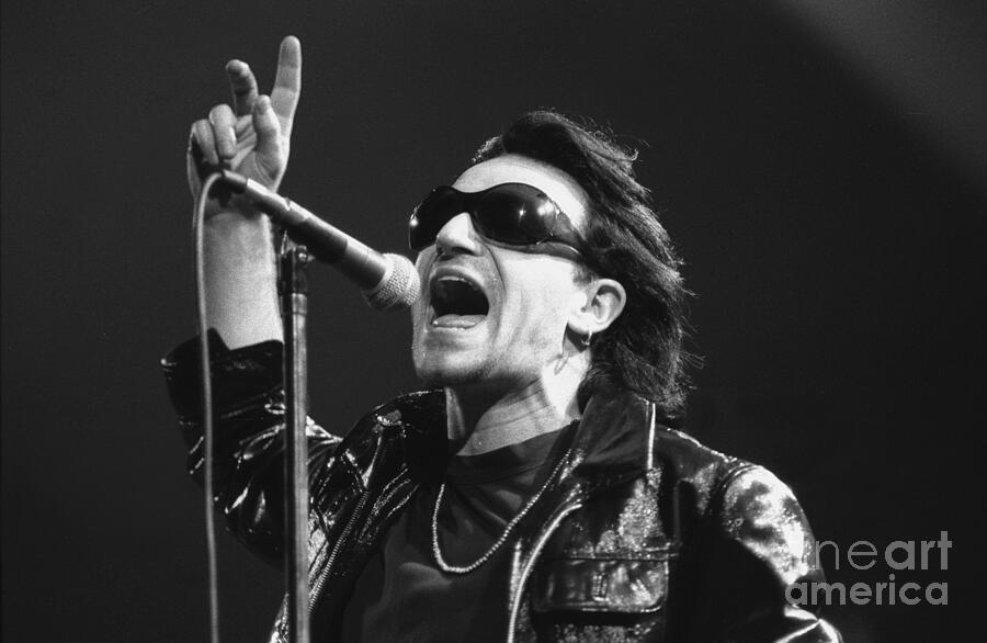 Vintage L1236D Bono Screaming Concert Publicity Shot U2 8x10" Photo Print 