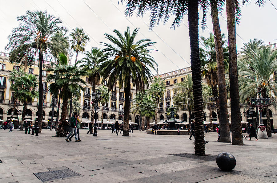 Barcelona - Urban scene #2 Photograph by AM FineArtPrints