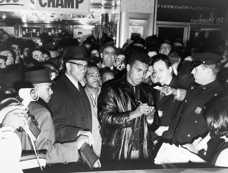 Muhammad Ali (1942-2016) #6 Photograph by Granger