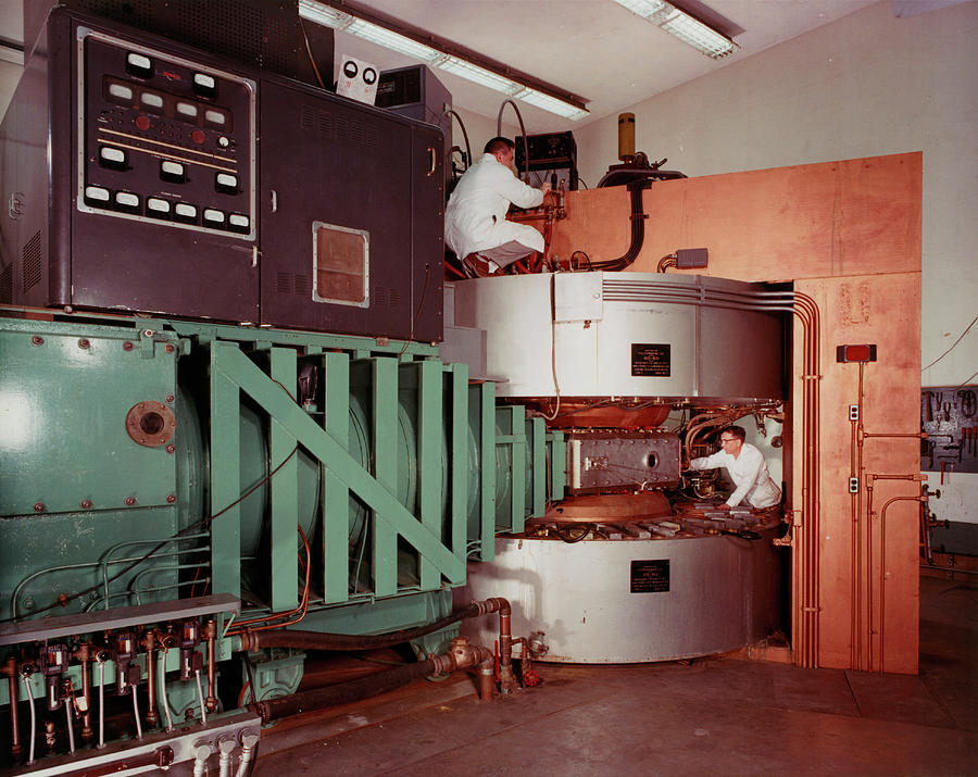 60-inch Cyclotron At Bnl Photograph by Brookhaven National Laboratory/science Photo Library