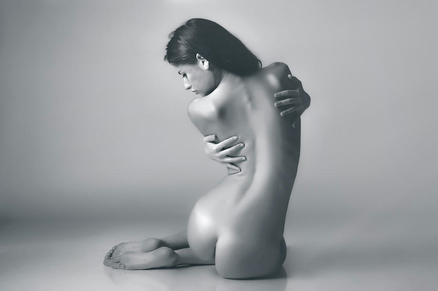 Nude Photograph - 6762 by Riccardo Liporace