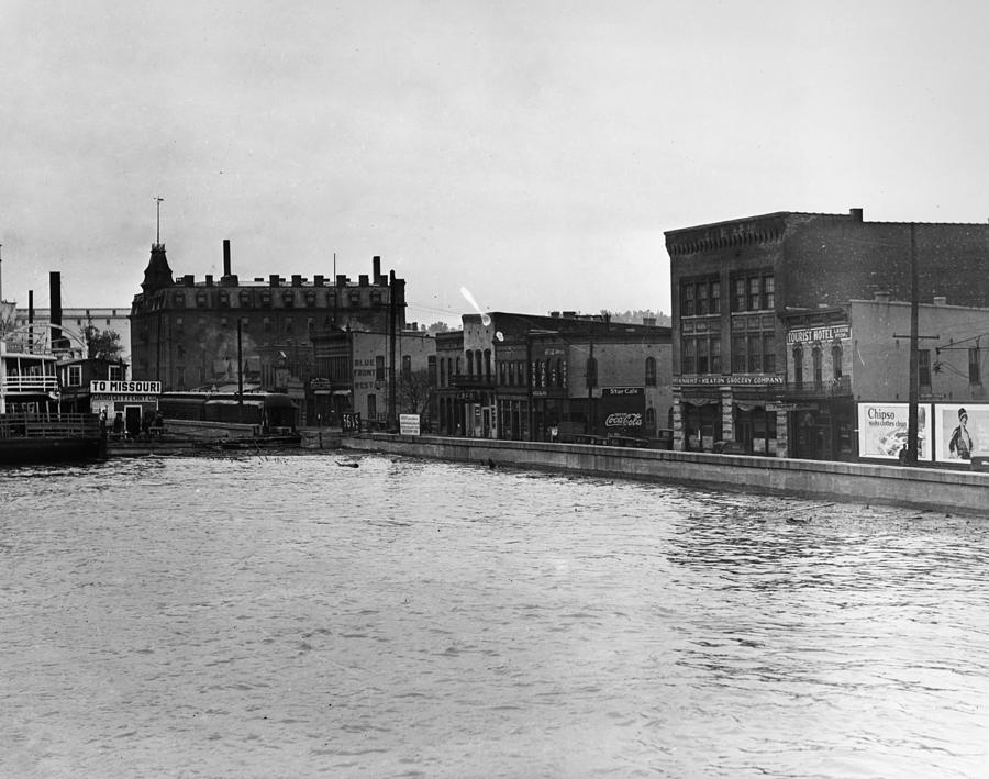 Mississippi Flood, 1927 #7 Photograph by Granger