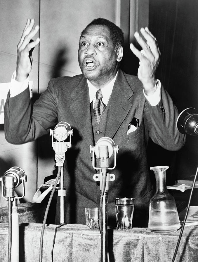 Paul Robeson (1898-1976) #7 Photograph by Granger
