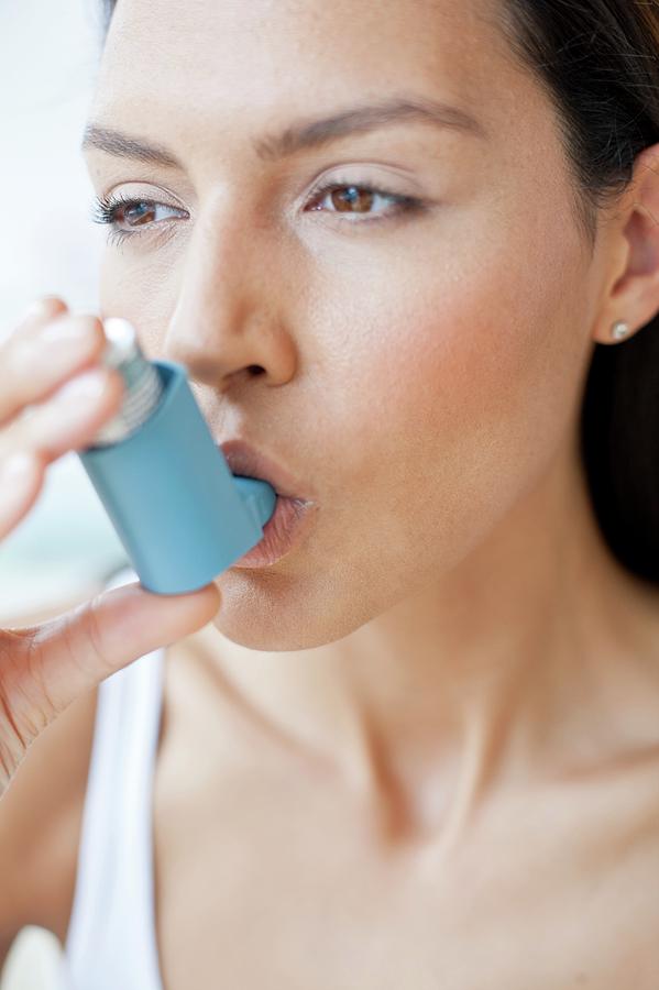 Young Woman Using Inhaler Photograph by Science Photo Library - Fine ...