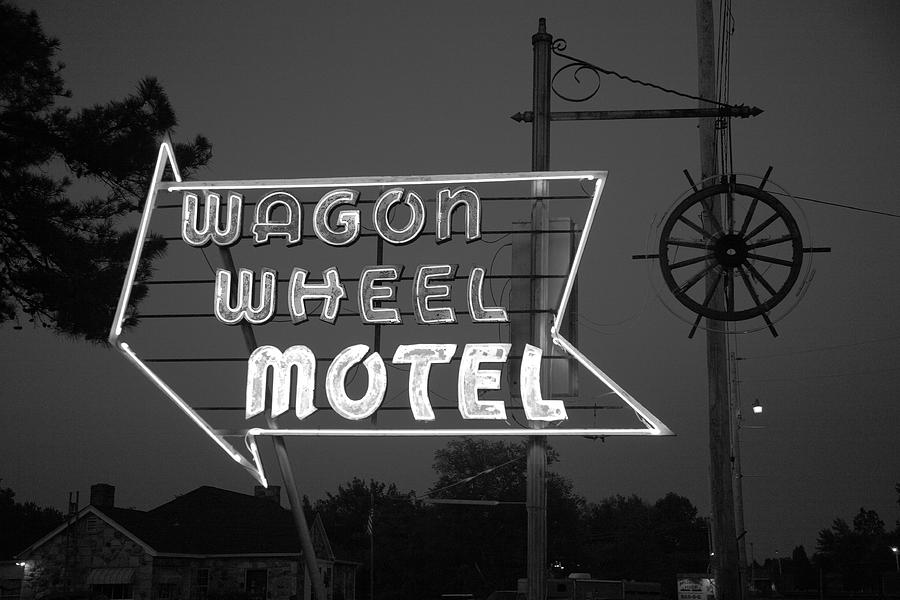 Route 66 - Wagon Wheel Motel 2012 BW Photograph by Frank Romeo