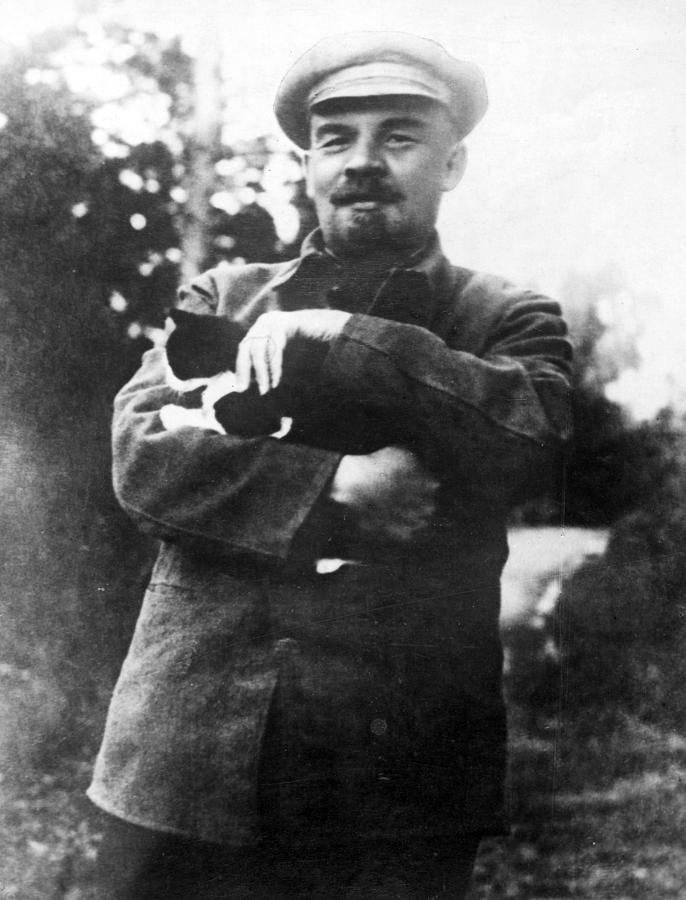 Cat Photograph - Vladimir Lenin (1870-1924) #8 by Granger