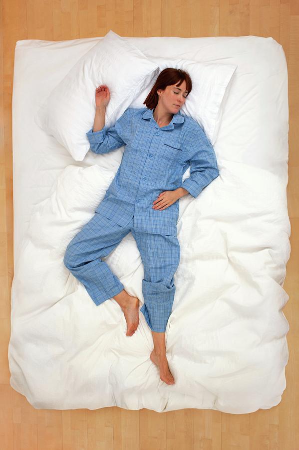 Woman Lying In Bed Photograph by Ian Hooton/science Photo Library ...