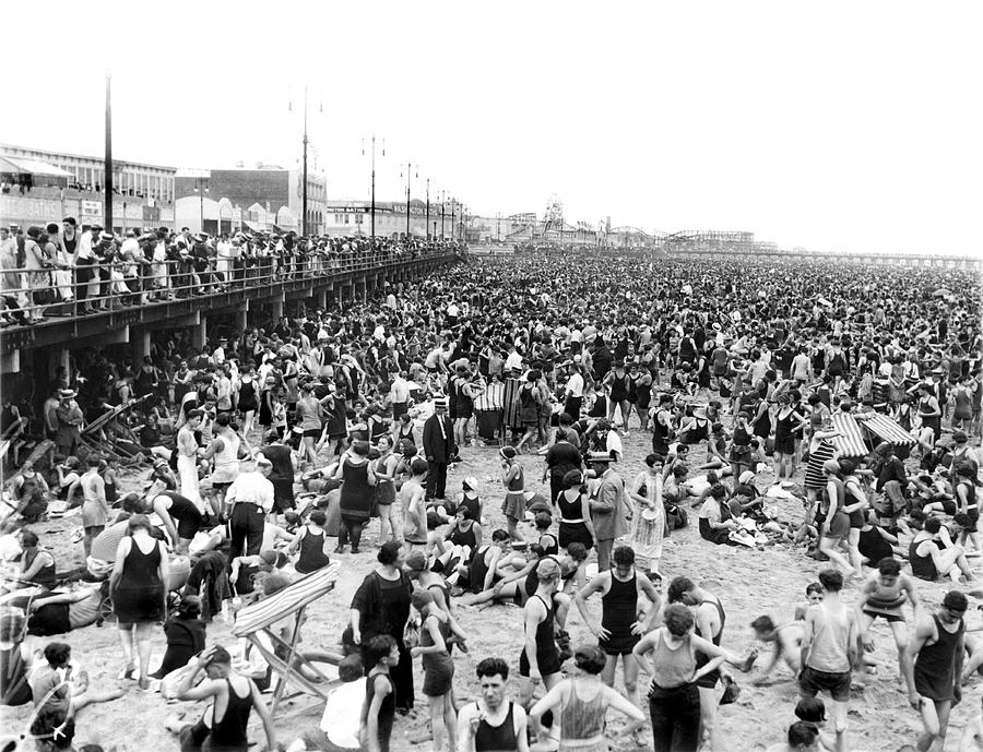 800,000 At Coney Island Today #800000 Photograph by Underwood Archives