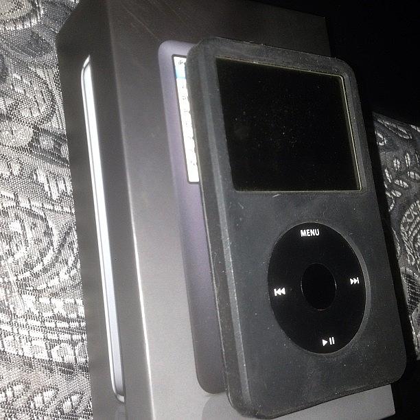 80gb Ipod Classic For Sale 100$ Like Photograph by Sal Hernandez