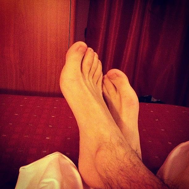Feet Photograph - Instagram Photo #821365976402 by Anonimo Europeo