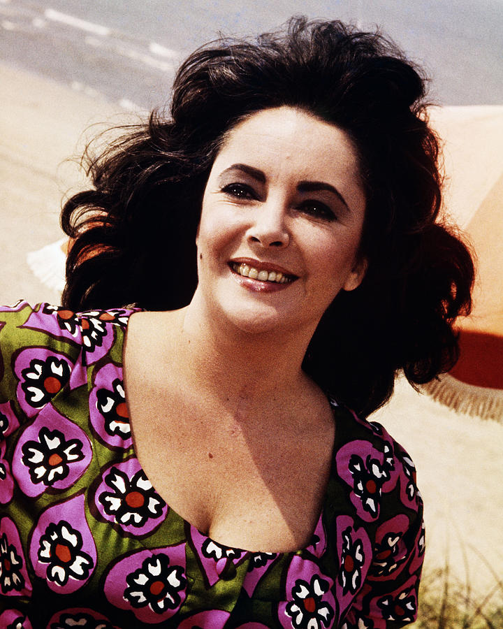 Elizabeth Taylor Photograph By Silver Screen - Fine Art America