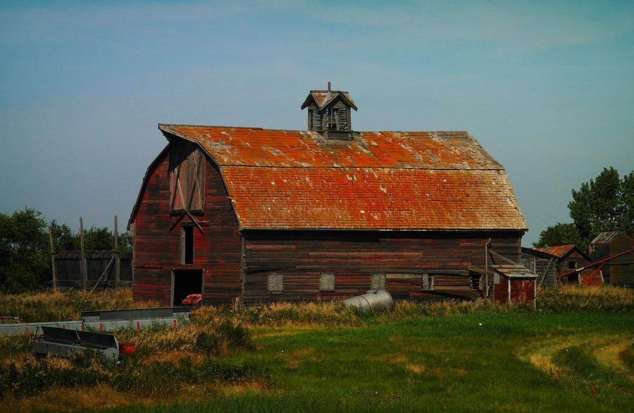 A Barn In Saskatchewan Photograph by Jeff Swan