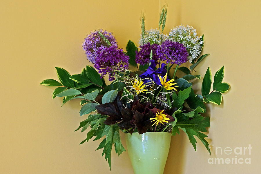 A Chanticleer Spring Bouquet Photograph by Byron Varvarigos