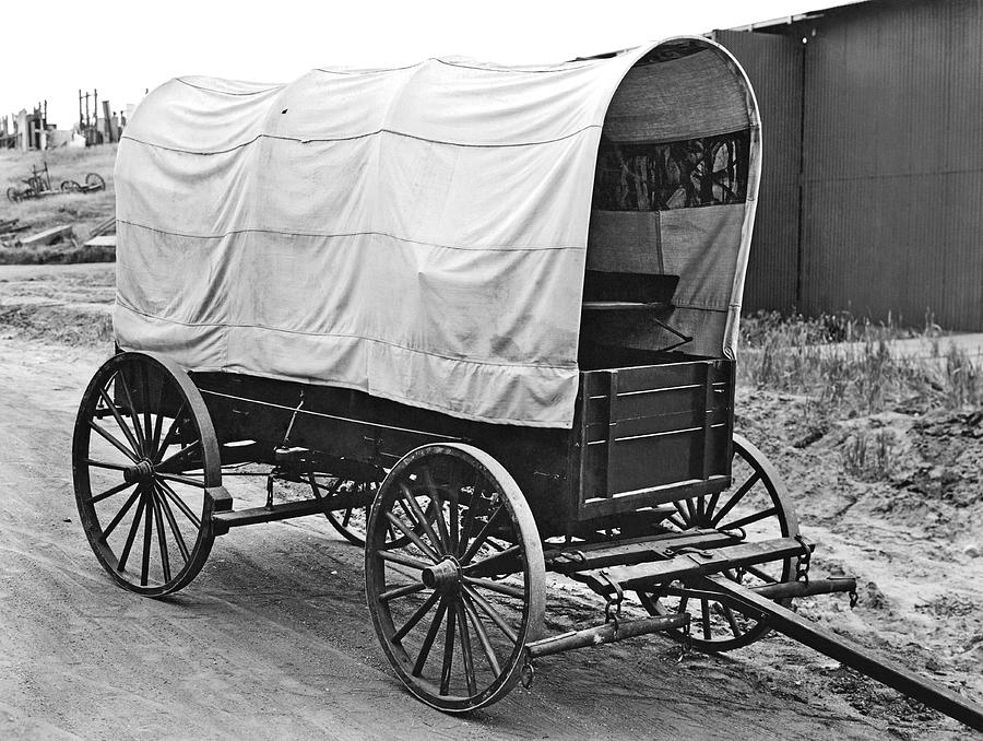 A Covered Wagon Photograph by Underwood Archives
