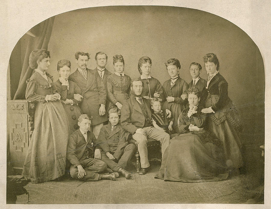 A Family With Fourteen Members Photograph by Mary Evans Picture Library ...