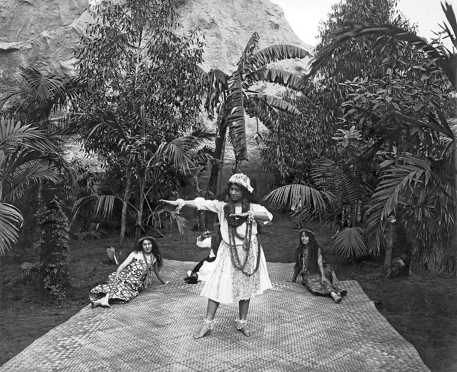 A Hawaiian Woman Dancing Photograph by Underwood Archives