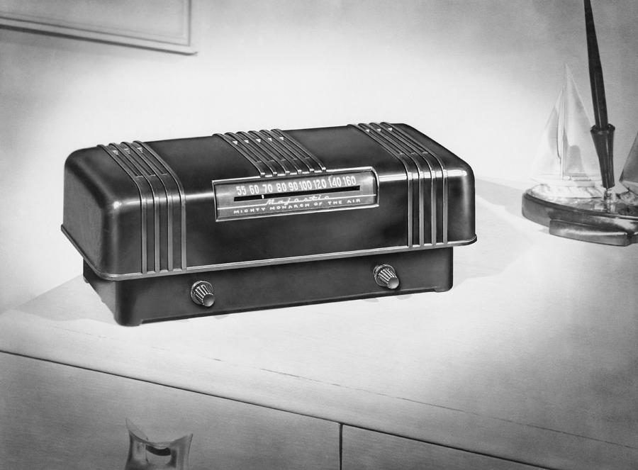 Black And White Photograph - A Majestic Radio by Underwood Archives