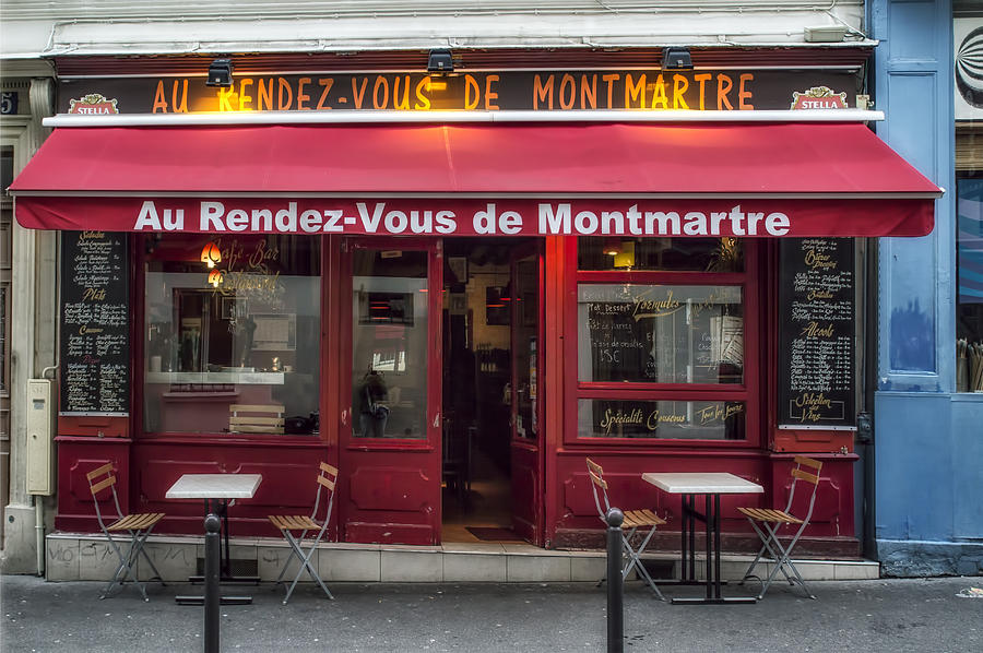 A Rendezvous in Montmartre Photograph by Georgia Clare
