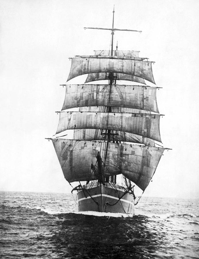 a-square-rigged-sailing-ship-underwood-archives.jpg