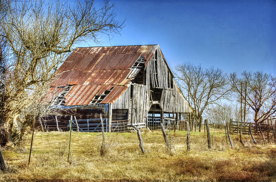 Abandoned Barn In Royse City Photograph by Lisa Moore