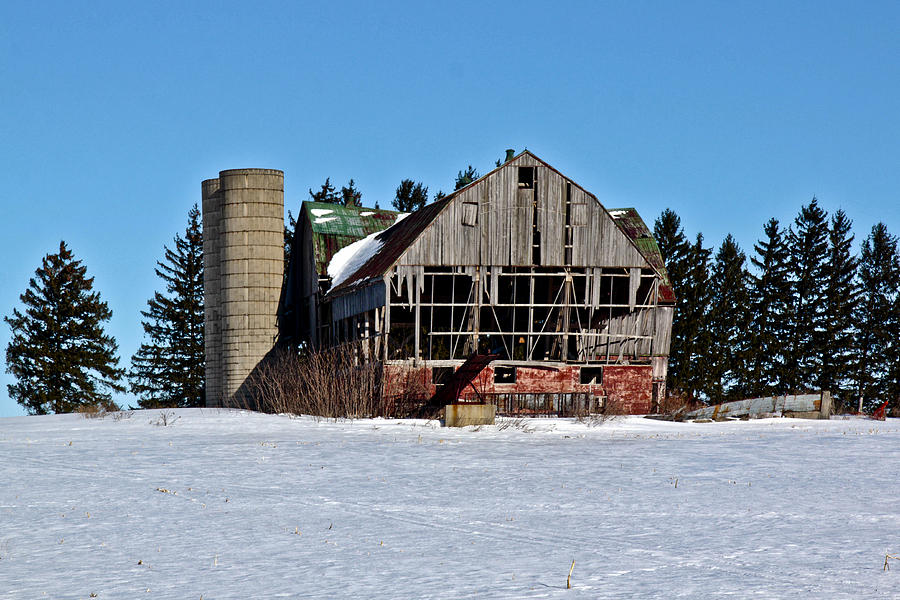 Abandoned barn Photograph by Nick Mares
