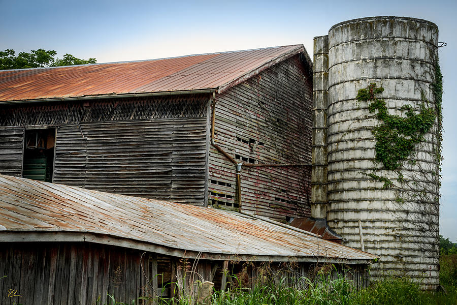 Shenandoah Valley Photograph - Abandoned Barn by Pat Scanlon Shenandoah Valley Photograph - Abandoned Barn by Pat Scanlon